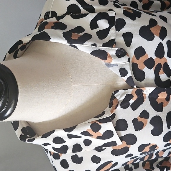 LuLaRoe Valentina Leopard Print Button Down Blouse - Picture 4 of 14